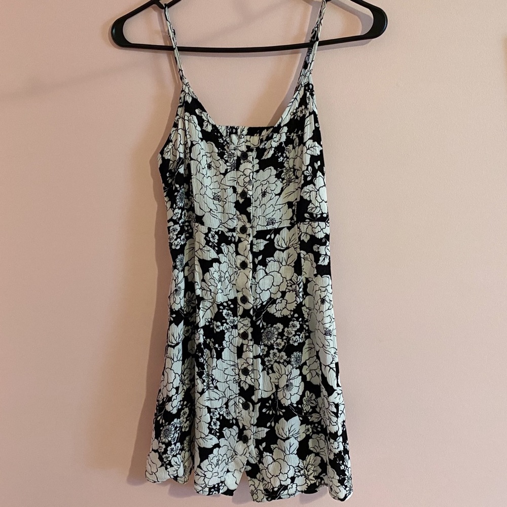 backless black & white mini dress, size small 🖤🤍